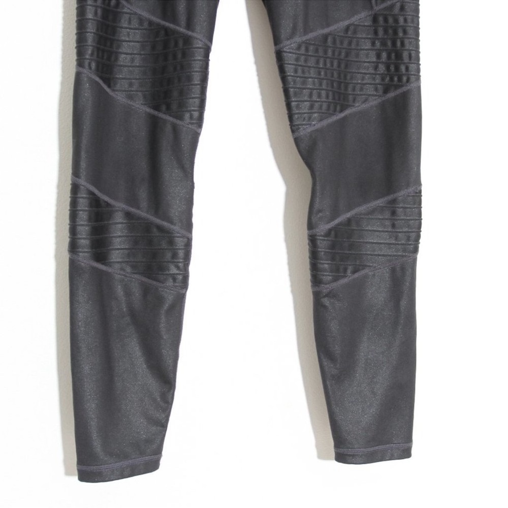 Athleta Inclination Moto Tight Leggings Black Shimmer
High Rise Size Medium - Picture 7 of 15